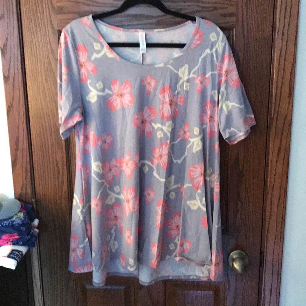 EUC LuLaRoe Perfect T size large